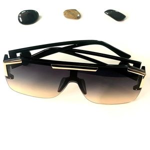 These protection charged sunglasses are perfect for protection and sleek style.